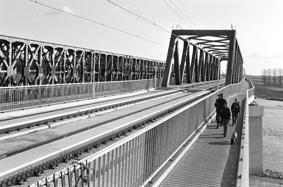 Nieuwe spoorbrug over de de IJssel bij Deventer 7 mei aanstaande geopend, Bestanddeelnr 932-1205