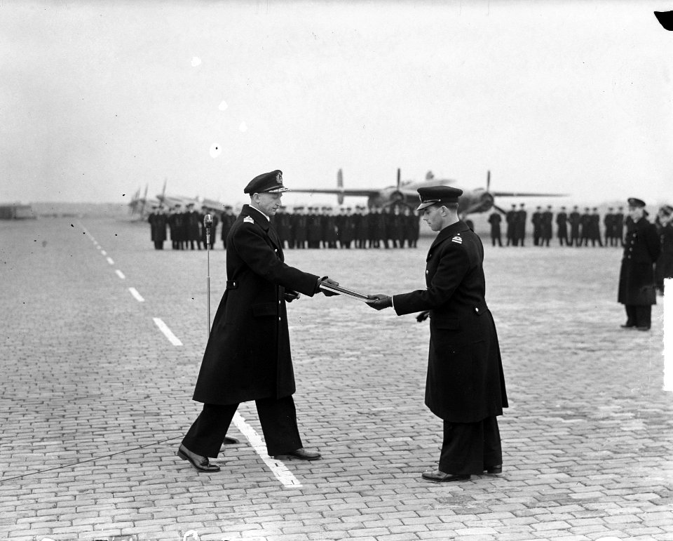 Nieuwe squadrons 1 en 320 op Valkenburg, Bestanddeelnr 903-2780