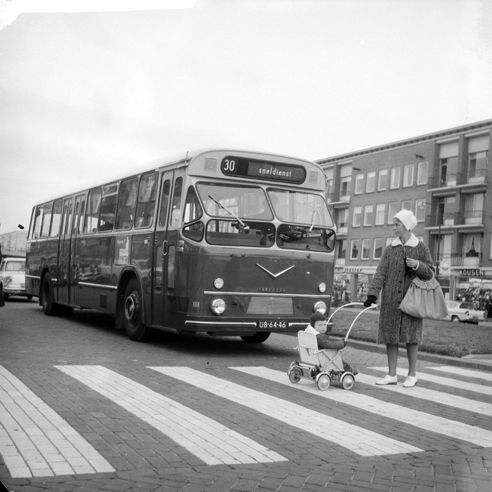 Nieuwe stadsbus voor Gemeentelijk Vervoerbedrijf Amsterda, Bestanddeelnr 913-1839
