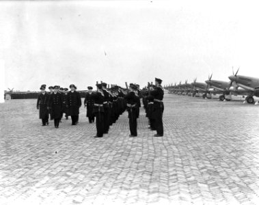 Nieuwe squadrons 1 en 320 op Valkenburg inspectie, Bestanddeelnr 903-2779