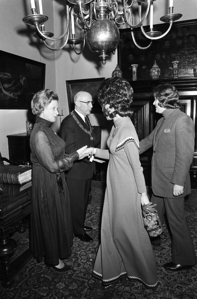 Nieuwjaarsreceptie burgemeester Samkalden van Amsterdam in Stedelijk Museum bur, Bestanddeelnr 924-1427