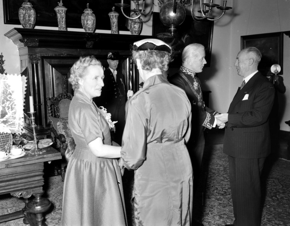 Nieuwjaarsreceptie burgemeester Amsterdam met Arch. Mr. W. F. H.Oldewelt, Bestanddeelnr 906-9234