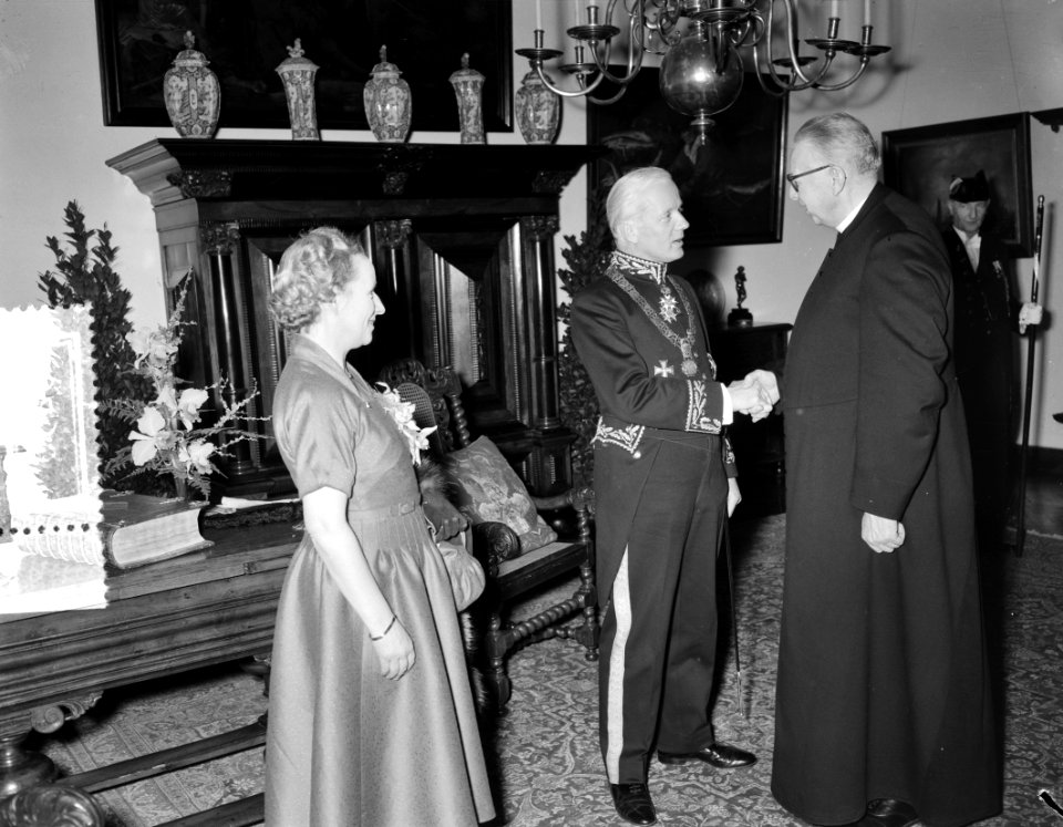 Nieuwjaarsreceptie burgemeester Amsterdam met Deken Van de Burg , studentencorps, Bestanddeelnr 906-9230