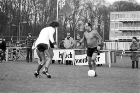 Nieuwjaarswedstrijd Koninklijke HFC oud internationals in Haarlem Coen Moulijn , Bestanddeelnr 930-6032