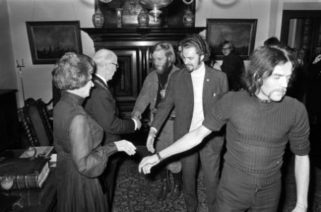 Nieuwjaarsreceptie burgemeester Samkalden van Amsterdam in Stedelijk Museum, Bestanddeelnr 924-1437