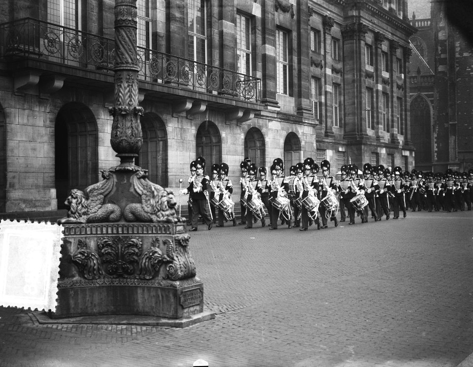 Nieuwjaarsreceptie Koninklijk Paar te Amsterdam. Erewacht, Bestanddeelnr 905-4888
