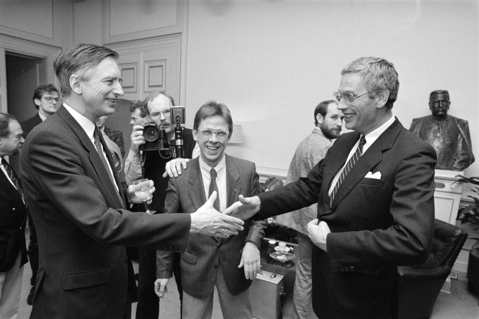 Nieuwjaarsreceptie Kamervoorzitter Dolman, met minister Van den Broek, Bestanddeelnr 934-1622