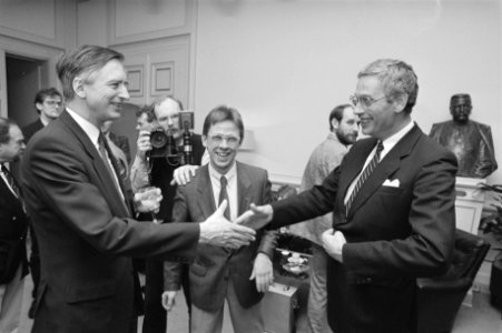 Nieuwjaarsreceptie Kamervoorzitter Dolman, met minister Van den Broek, Bestanddeelnr 934-1622