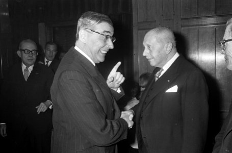 Nieuwjaarsreceptie Kamer van Koophandel , links Burgemeester Van Hall , rechts d, Bestanddeelnr 919-9346