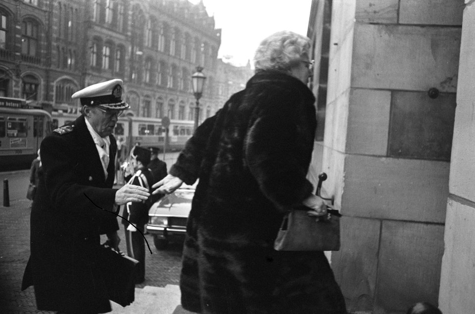 Nieuwjaarsreceptie koninklijk paar in het Paleis op de Dam in Amsterdam koningi, Bestanddeelnr 928-3984