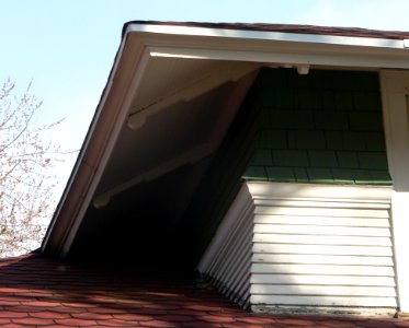 Newton house (Sioux City) W dormer eaves
