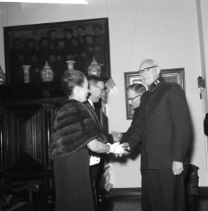 Nieuwjaarsreceptie in het Stedelijk Museum door burgemeester Van Hall, Bestanddeelnr 911-9470