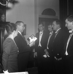 Nieuwjaarsreceptie, Burgemeester Van Hall in het Stedelijk Museum, Bestanddeelnr 914-6766