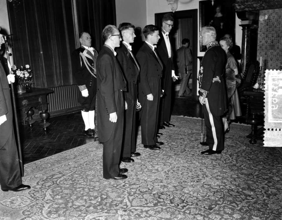 Nieuwjaarsreceptie burgemeester Amsterdam met Deken Van de Burg , studentencorps, Bestanddeelnr 906-9231