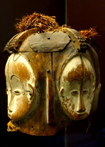 Ngontang helmet mask with four faces - Fang people, Gazbon - Royal Museum for Central Africa - DSC06615