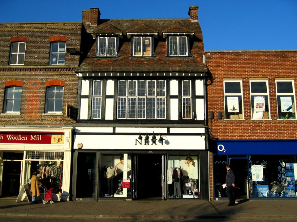 Next-St-Albans-20031208-005