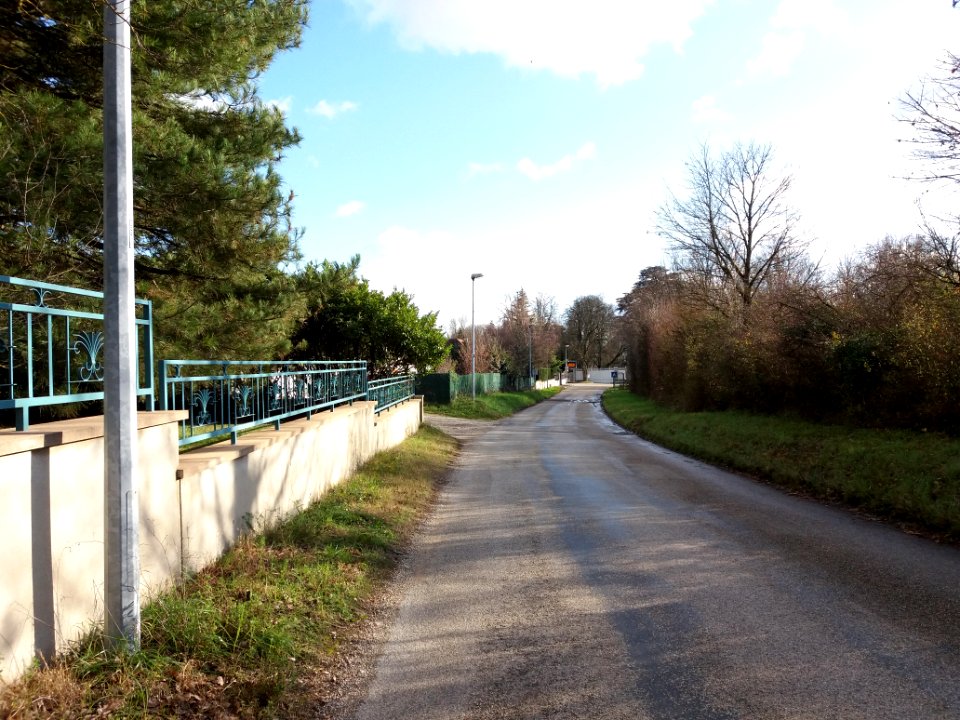 Neyron - Chemin de Sermenaz, vers le sud, allant vers la rue de la Dombes