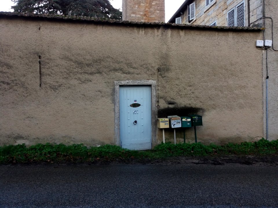 Neyron - Chemin de Sermenaz, porte d'entrée de la propriété de la tour de Sermenaz