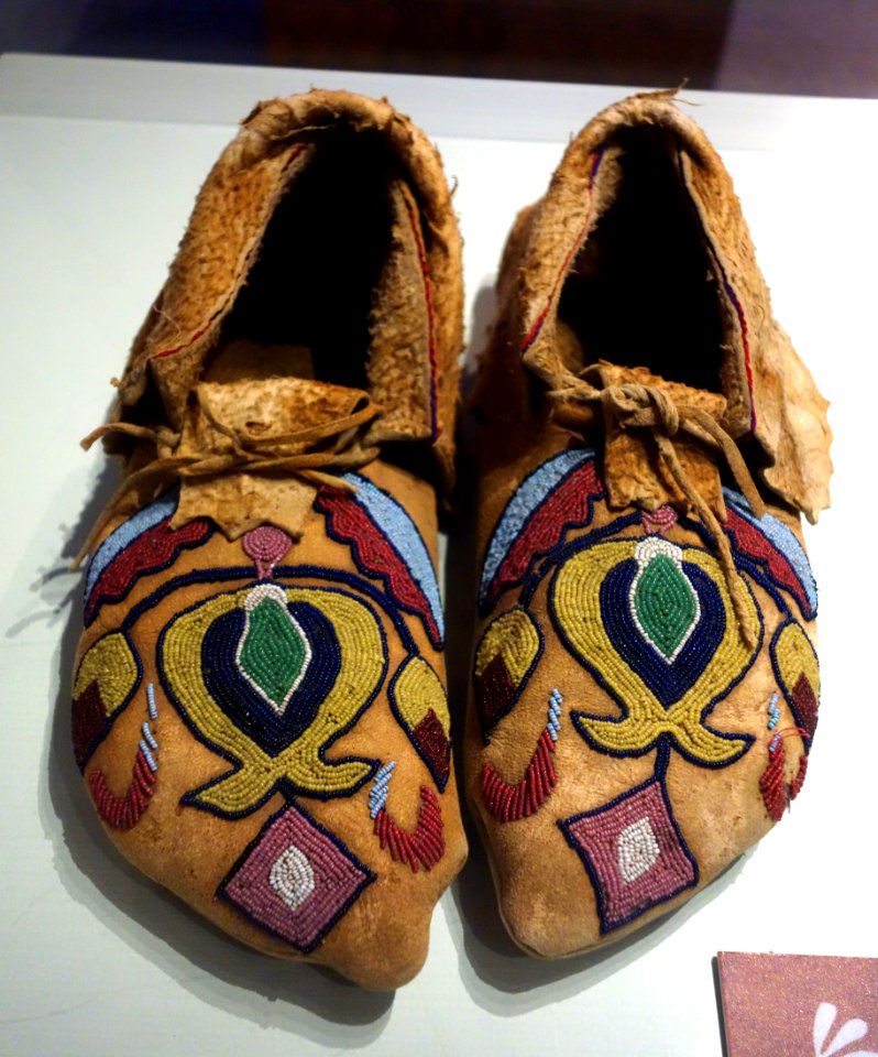 Nez Perce moccasins, Plateau region, c. 1885 - Bata Shoe Museum - DSC00473