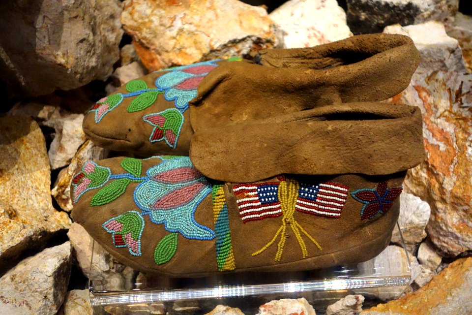 Nez Perce moccasins, c. 1910 - Bata Shoe Museum - DSC00558