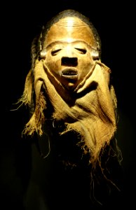 Nganga ngombo, Democratic Republic of the Congo, Pende, 19th century AD, wood, rafia, bast fibers - Ethnological Museum, Berlin - DSC02257