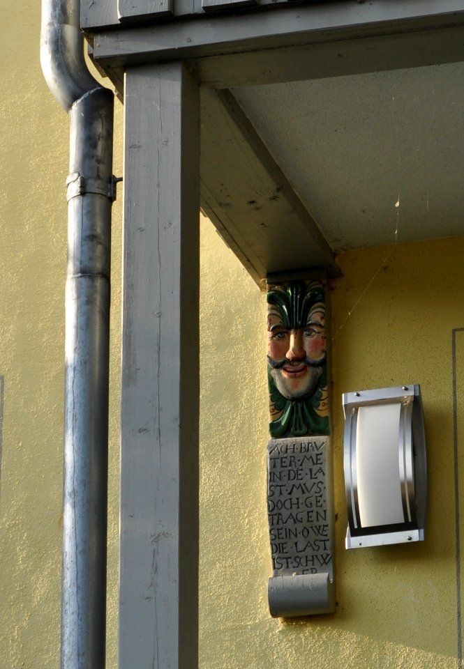 Niederbrechen, Bergstraße 23. Holzkonsole links