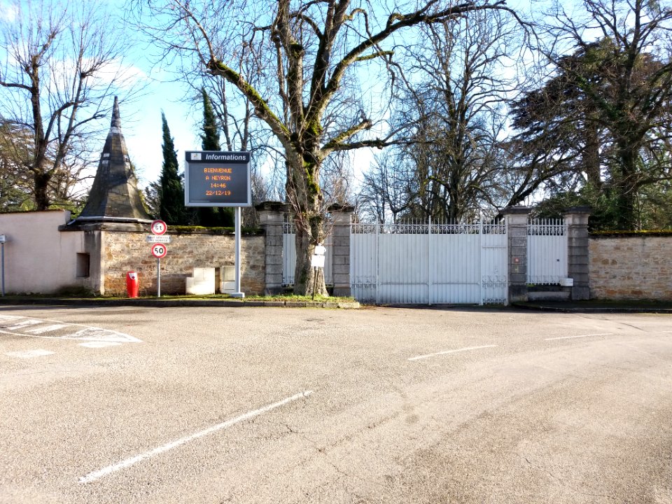 Neyron - Chemin de Sermenaz, intersection avec la rue de la Dombes