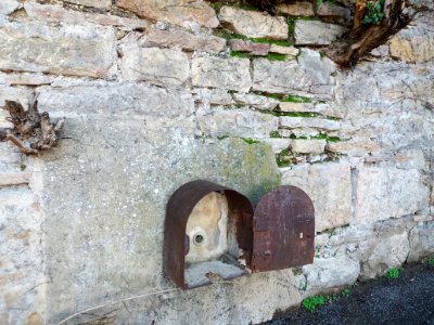 Neyron - Chemin de Sermenaz, boîte rouillée
