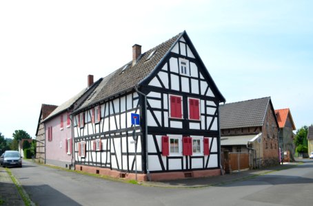 Nieder-Florstadt, Fußhain 14 (1)