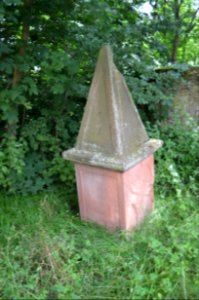Nieder-Florstadt, Evangelische Kirche, Grab (3)