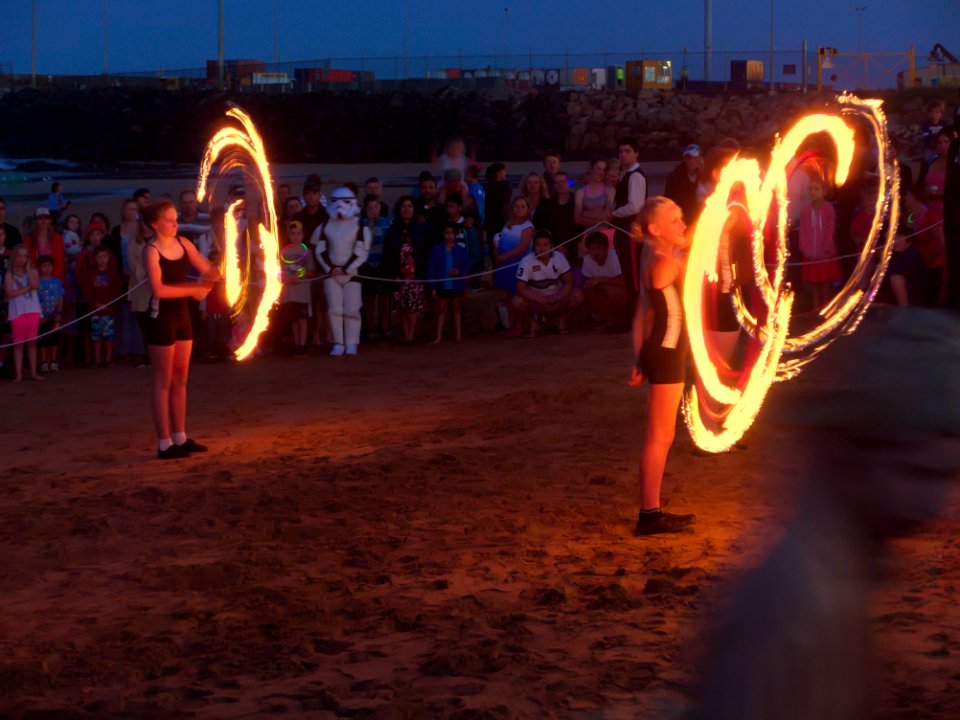 New-Years-Eve-Burnie-Fire-Show-20151231-007