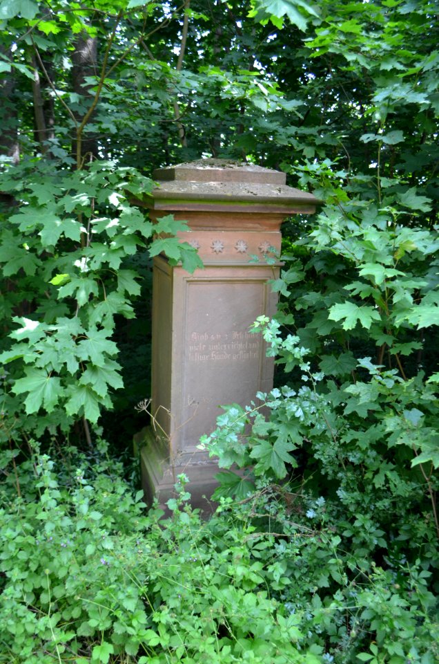 Nieder-Florstadt, Evangelische Kirche, Grab (2)