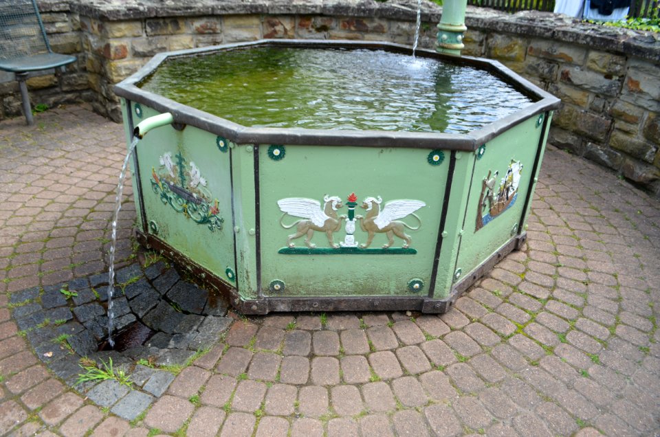 Niederdreisbach, Gusseiserner Brunnen (1)
