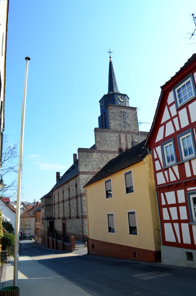 Niederjosbach, Kirche aus der Kirchgasse