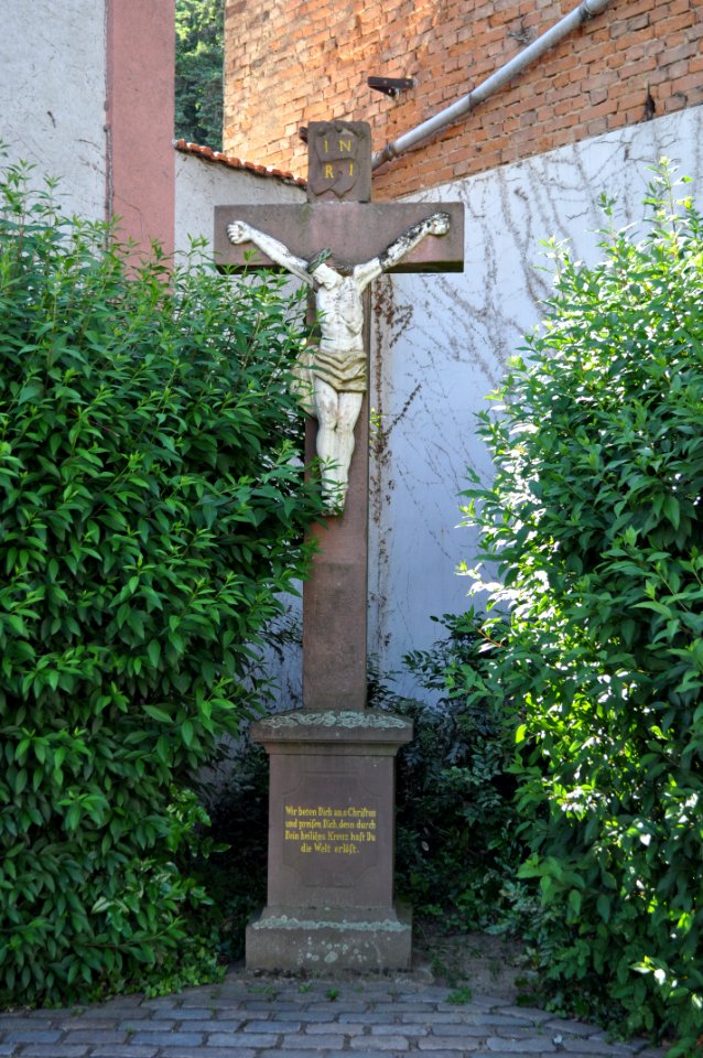 Niederhöchstadt, Sandsteinkreuz, Hauptstraße, Katharinenstraße