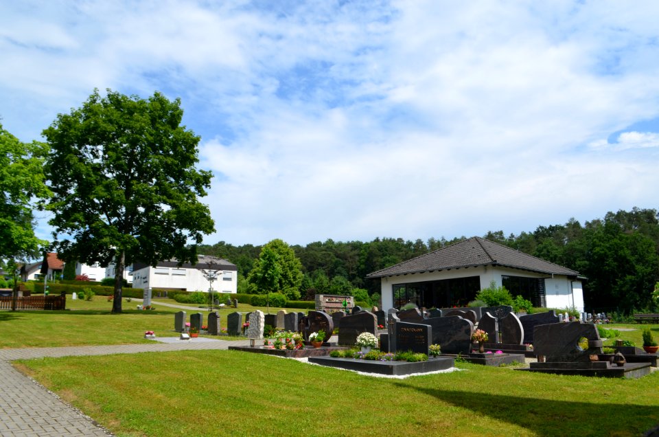Niederquembach, Friedhof