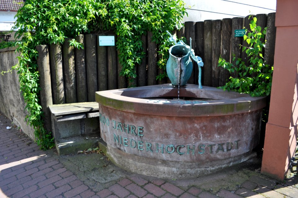 Niederhöchstadt, Brunnen, 1200 Jahre