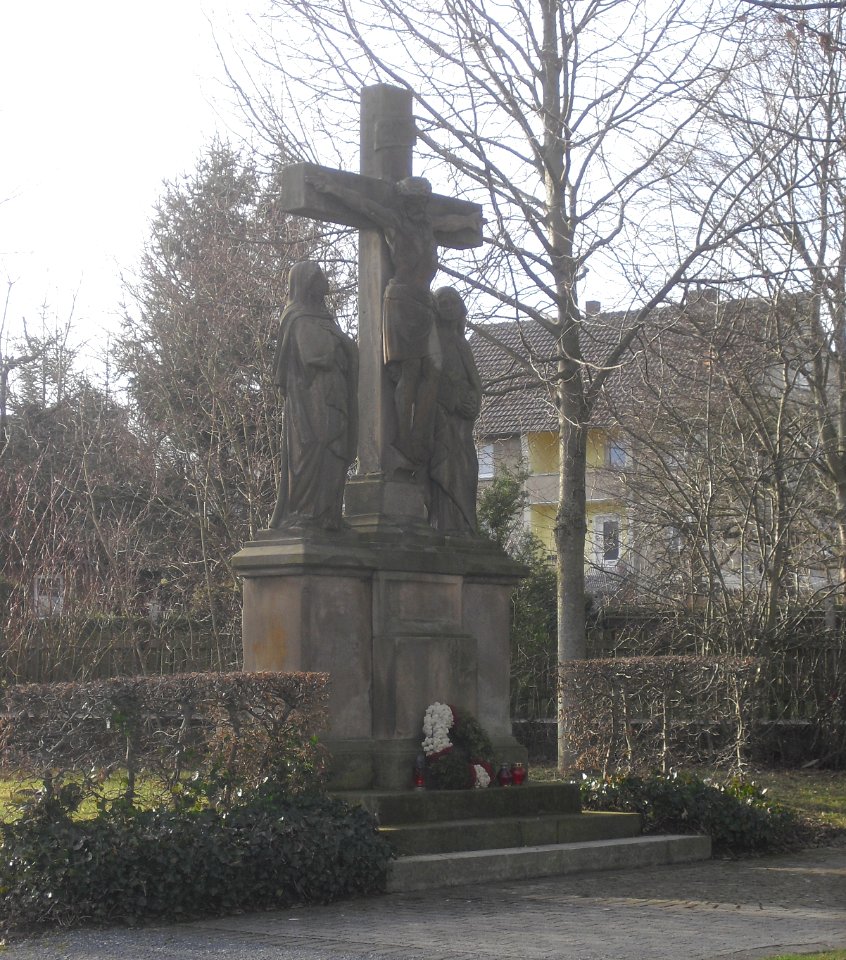 Niederntudorf-Kreuzigungsgruppe Friedhof