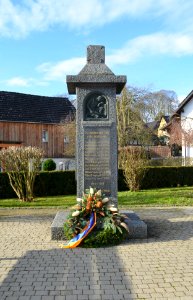 Nieder-Oberrod, Kriegerdenkmal (1)