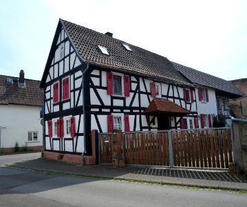 Nieder-Florstadt, Fußhain 14
