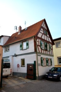 Nieder-Erlenbach, Zur Charlottenburg 5 (1)