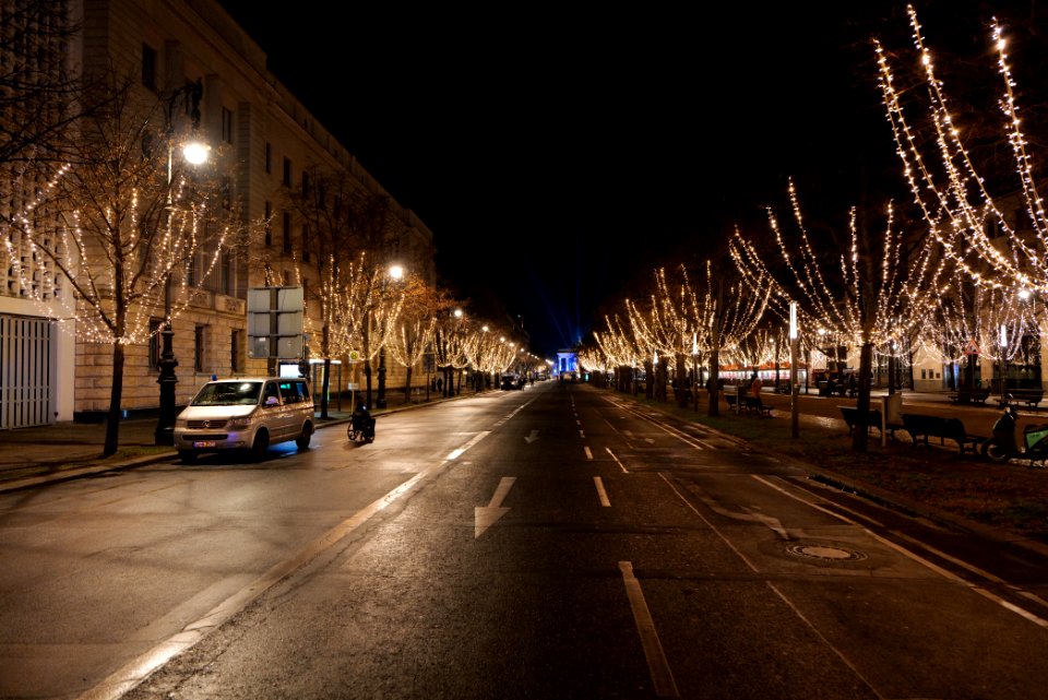 New year 2021 exclusion zone Berlin Unter den Linden 02
