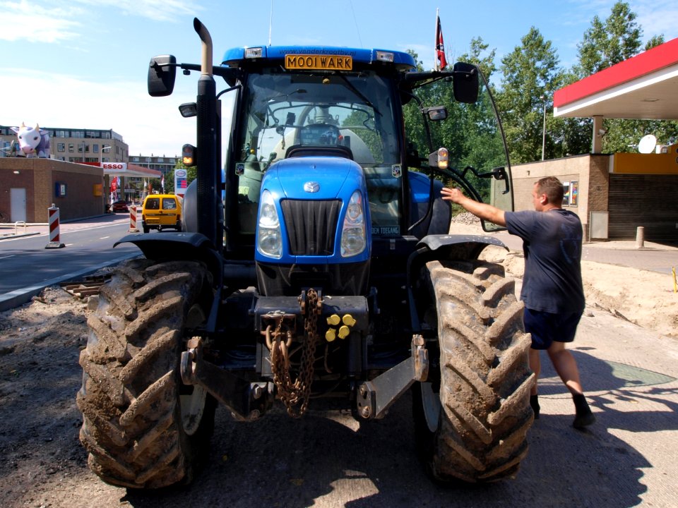 New Holland T6010 p3