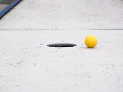 Putting target circle ball guide