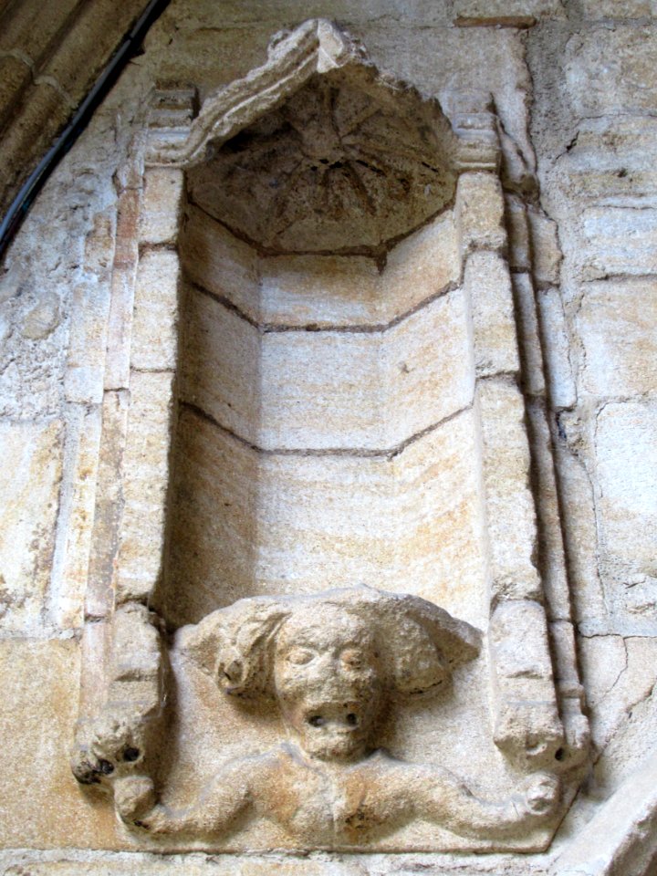 Niche, west porch, Peterborough Cathedral 02