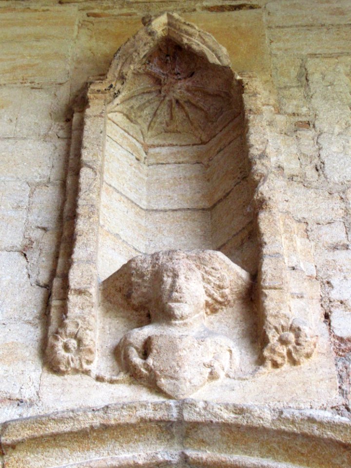 Niche, west porch, Peterborough Cathedral 01