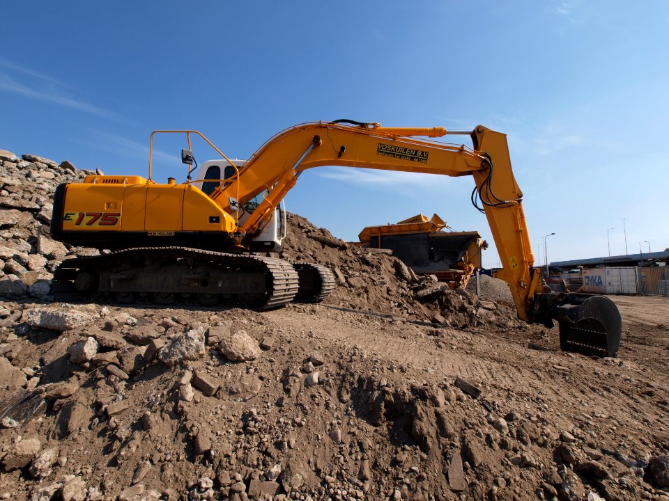 New Holland Kobelco E175 p3