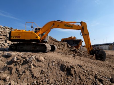 New Holland Kobelco E175 p3
