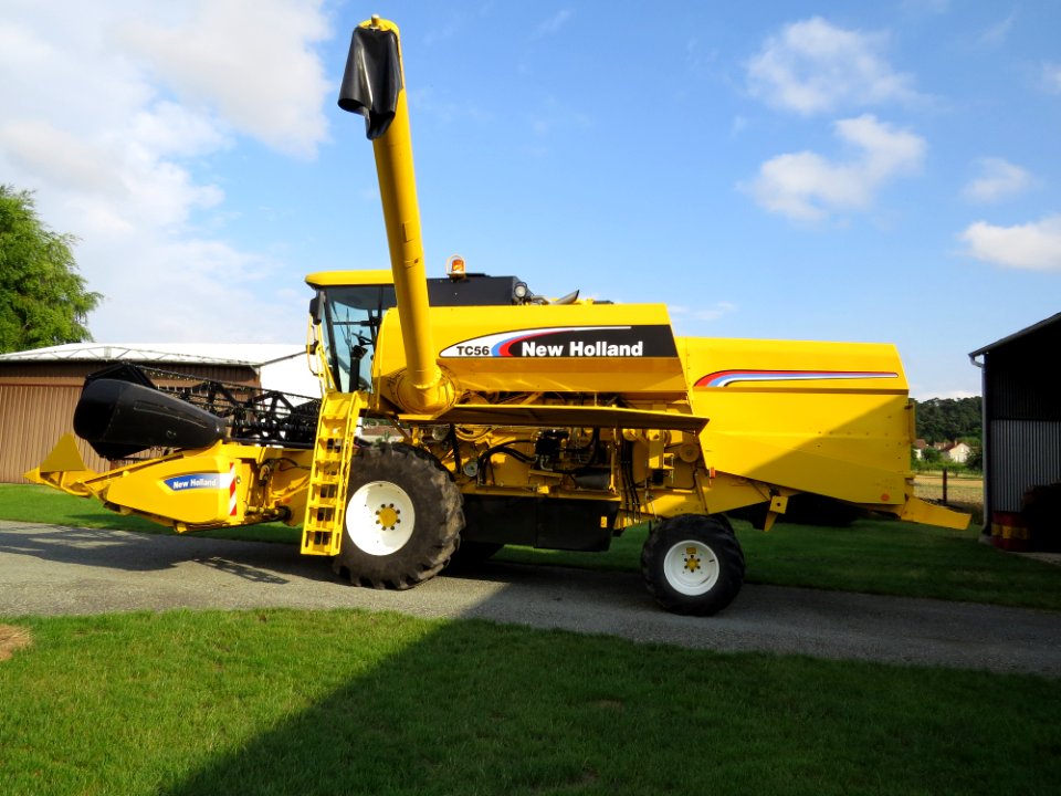 New Holland TC56 - 1