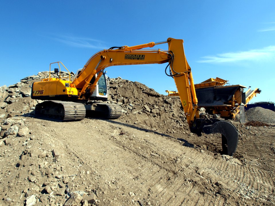 New Holland Kobelco E175 p2